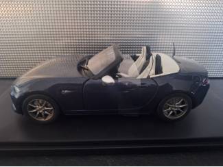 Auto's Mazda MX5 Cabriolet 2019 Schaal 1:24