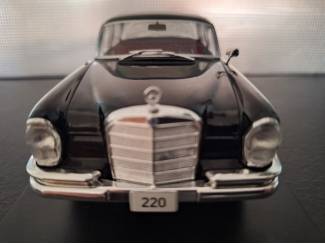 Auto's Mercedes Benz 220 W111 1959 Schaal 1:24