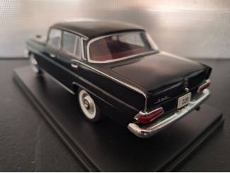 Auto's Mercedes Benz 220 W111 1959 Schaal 1:24