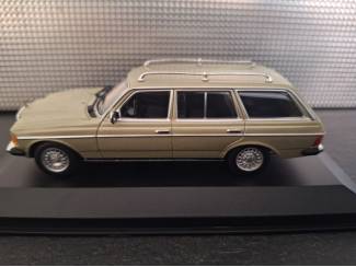 Auto's Mercedes Benz W123 T Model 1982 Schaal 1:43