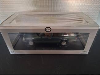 Auto's Mercedes Benz E Class T-model 1995 Schaal 1:18