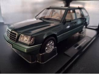 Mercedes Benz E Class T-model 1995 Schaal 1:18