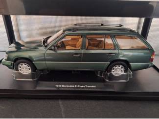Auto's Mercedes Benz E Class T-model 1995 Schaal 1:18
