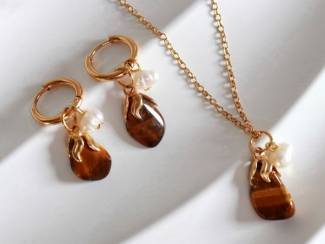 Natuursteen oorbellen & ketting.