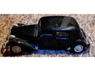 Metalen model Citroen Traction Avant 15 six 1939 1:43 Solido