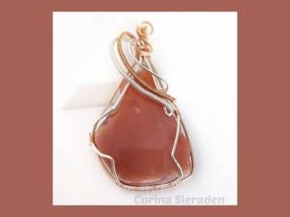 Hanger met natuursteen