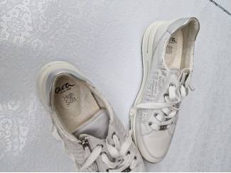 Sneaker wit met zilverkleurige letters, maat 43