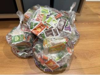 Vele zakken lege theezakjes diverse merken knutselen verzamelen