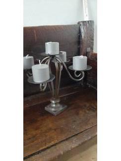 Set oude smeedijzeren kandelaars incl kaarsen