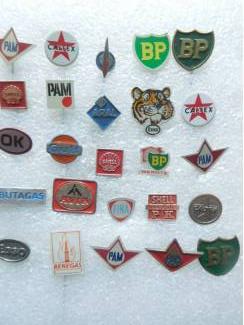 Speldjes, Pins en Buttons 35 speldjes brandstoffen 10 euro  inkl. verzendkosten