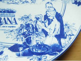 Curiosa delfts blauw bord Caf&eacute; restaurant Urbana Zwolle rond ca .30 cm