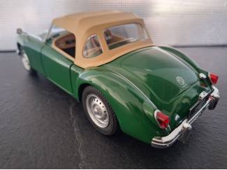 Auto's Sterk Afgeprijsd! MG A MK1 Twin Cam Closed soft top Schaal 1:18