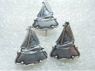 Speldjes, Pins en Buttons 3  speldjes samen voor 1 euro