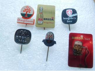 Speldjes, Pins en Buttons speldjes per 6 stuks samen voor 2 euro ( Per foto)