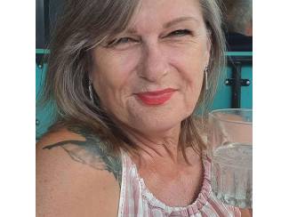 Mijn handtas staat al klaar, ga je mee?