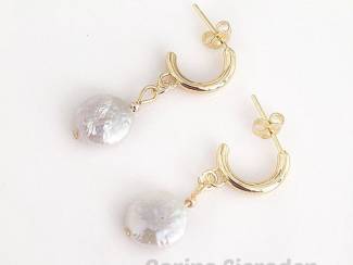 Oorbellen Vergulde oorstekers met parels