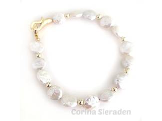 Armbanden Armband van parels en vergulde accenten