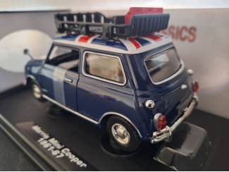 Auto's Mini Cooper with Roof Rack Schaal 1:18
