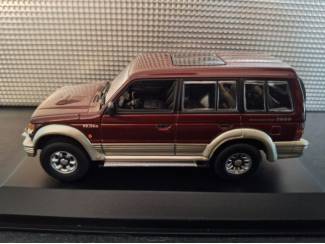 Auto's Mitsubishi Pajero LWB 1991 Schaal 1:43
