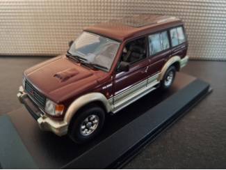 Mitsubishi Pajero LWB 1991 Schaal 1:43