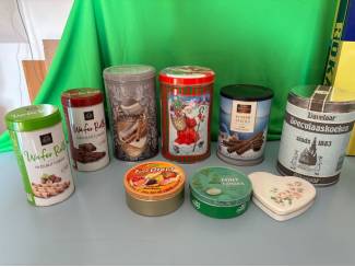 Blikken 24 blikken, oud en nieuw, bus en blik, diverse soorten, los t.k.