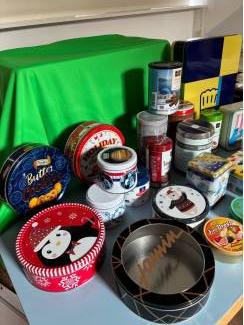 Blikken 24 blikken, oud en nieuw, bus en blik, diverse soorten, los t.k.