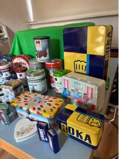 Blikken 24 blikken, oud en nieuw, bus en blik, diverse soorten, los t.k.