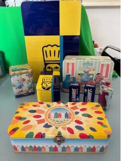 Blikken 24 blikken, oud en nieuw, bus en blik, diverse soorten, los t.k.