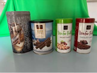 Vier koekblikken busmodel verschillende merken wafer wafel