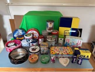 Blikken Vier koekblikken busmodel verschillende merken wafer wafel