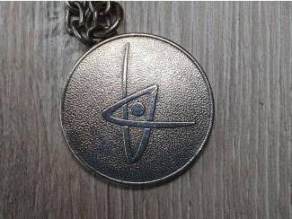 Overige Verzamelen Evoluon penning aan ketting