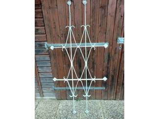 ijzeren raamwerk tegen inbraak