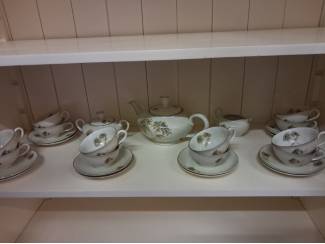 Servies compleet zeer mooi oud 12 delig thee servies