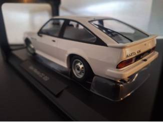 Auto's Opel Manta CC GT/E 1982 Schaal 1:18