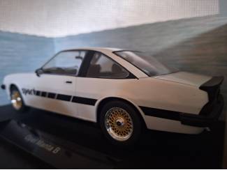 Auto's Opel Manta B Sport 1880 Schaal 1:18