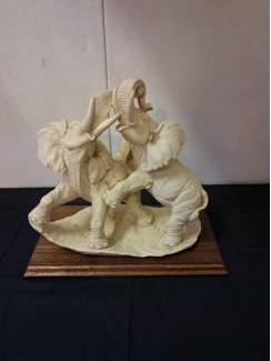 2 mooie gave olifanten op houten voet