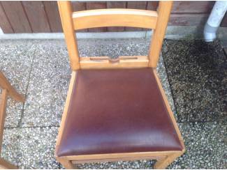 Meubels 2 oude kerkstoeltjes afkomstig uit een kapel in belgie