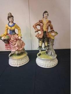 2 zeer mooie gave oude  beelden   capi  demonte