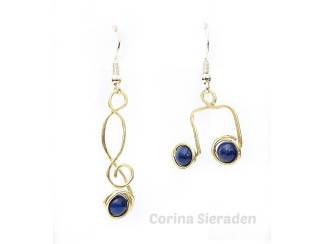 Oorbellen Vergulde oorhangers met lapis lazuli