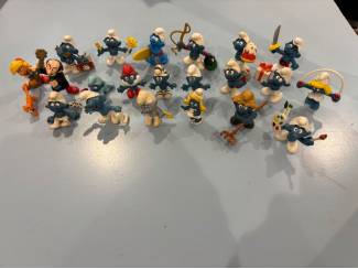 Poppetjes en Figuurtjes Junglesmurf tarzansmurf dompteursmurf met zweep en plateau. Hoogt