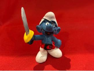Zeerover smurf met riem en zwaard. Hoogte 6 cm. Schleich Peyo Wes