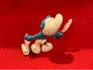 Poppetjes en Figuurtjes Dichtsmurf smurf met papier en ganzenveer. Hoogte 4,5 cm. Schleic
