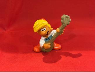 Pirrewiet met snaarinstrument   5 cm hoog Schleich 1978 Peyo smur