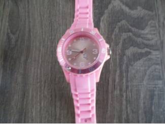Kinderklokje met allerlei kleuren Bandjes.