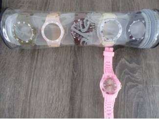 Overige Kinderen en Baby's Kinderklokje met allerlei kleuren Bandjes.