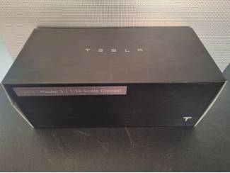 Auto's Tesla Model 3 Schaal 1:18