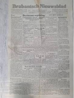 Overige Boeken en Diversen 5 kranten uit 1945