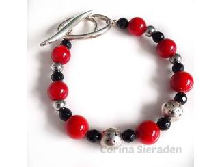 Armbanden Armband van rode koraal en onyx