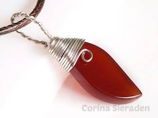 Wire wrapped hanger met carneool AANBIEDING