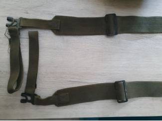 Militaria Militair uitrusting: rugzakken en draagriemen
